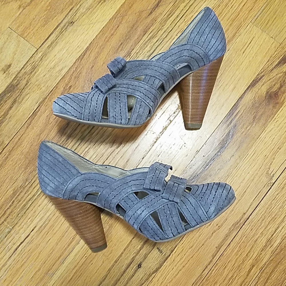 💕 Anthropologie Grey Suede Eveline Heels